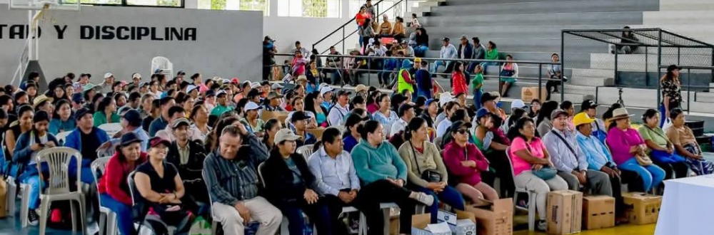 CON GRAN SATISFACCION REALIZAMOS LA ENTREGA DE POLLAS DE POSTURA