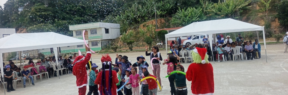 AGASAJO NAVIDEÑO A NUESTROS ADULTOS MAYORES Y NIÑOS DE LA PARROQUIA